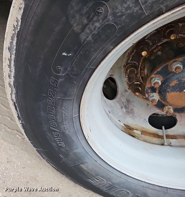 image for item DK0720 2009 Peterbilt 320 refuse truck