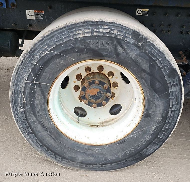 image for item DK0720 2009 Peterbilt 320 refuse truck