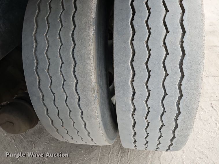 image for item DK0720 2009 Peterbilt 320 refuse truck