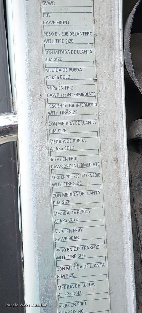 image for item DK0720 2009 Peterbilt 320 refuse truck