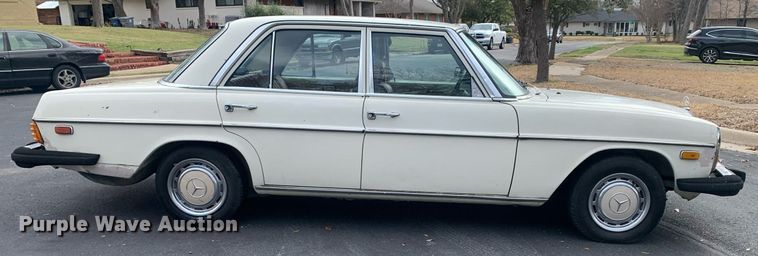 image for item DM7756 1975 Mercedes Benz 240D 
