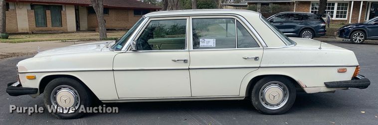 image for item DM7756 1975 Mercedes Benz 240D 