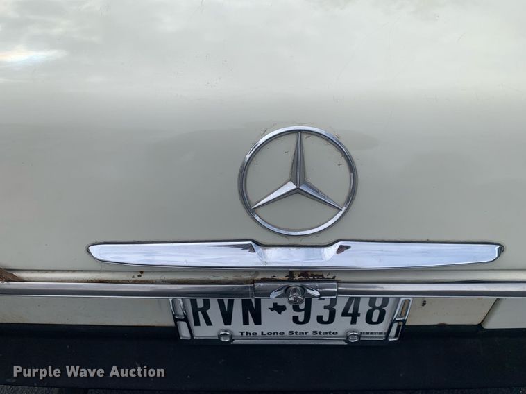 image for item DM7756 1975 Mercedes Benz 240D 