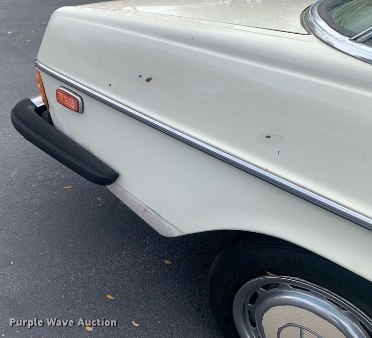 image for item DM7756 1975 Mercedes Benz 240D 