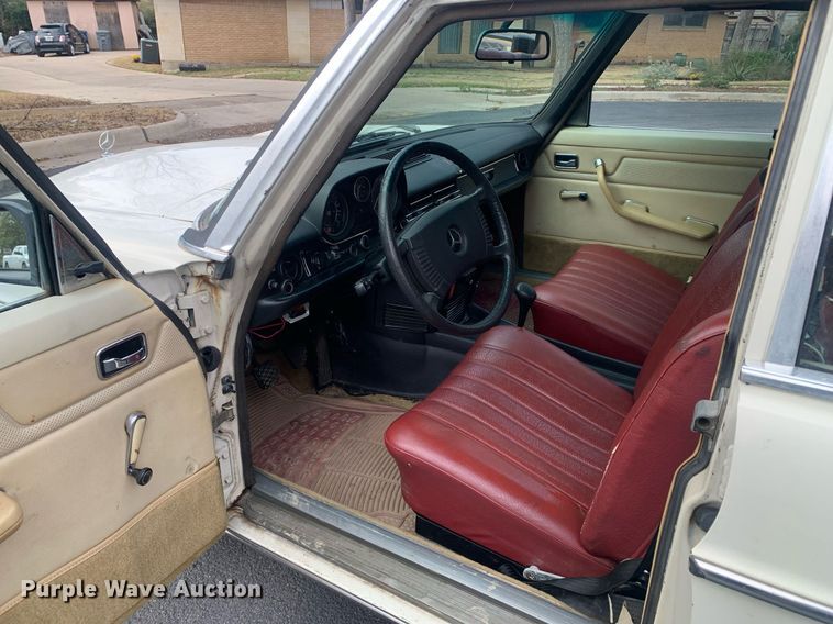 image for item DM7756 1975 Mercedes Benz 240D 