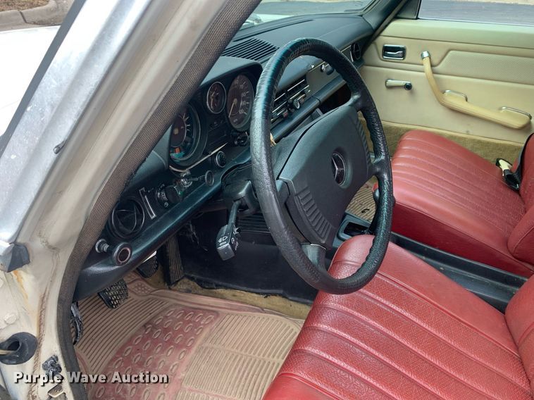 image for item DM7756 1975 Mercedes Benz 240D 