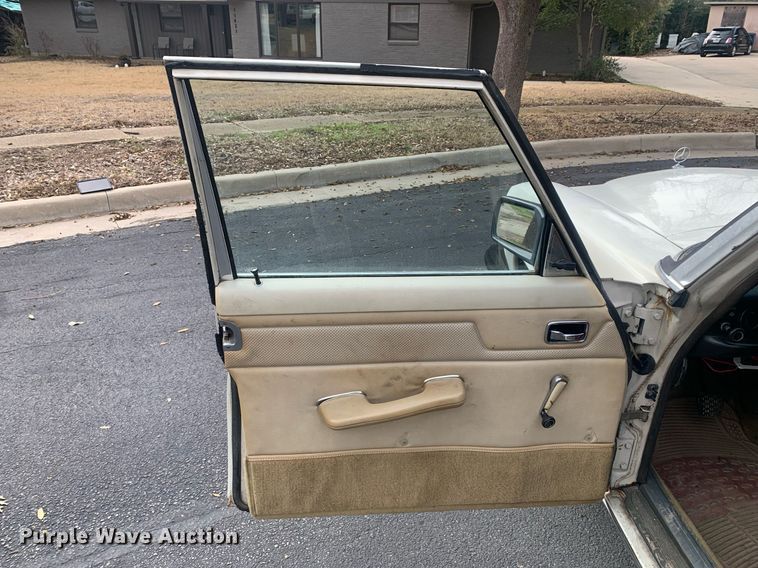 image for item DM7756 1975 Mercedes Benz 240D 