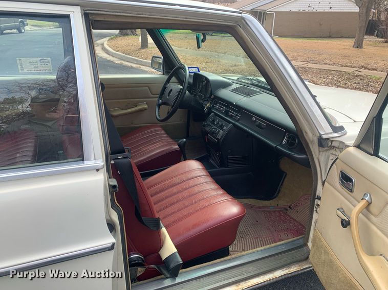 image for item DM7756 1975 Mercedes Benz 240D 