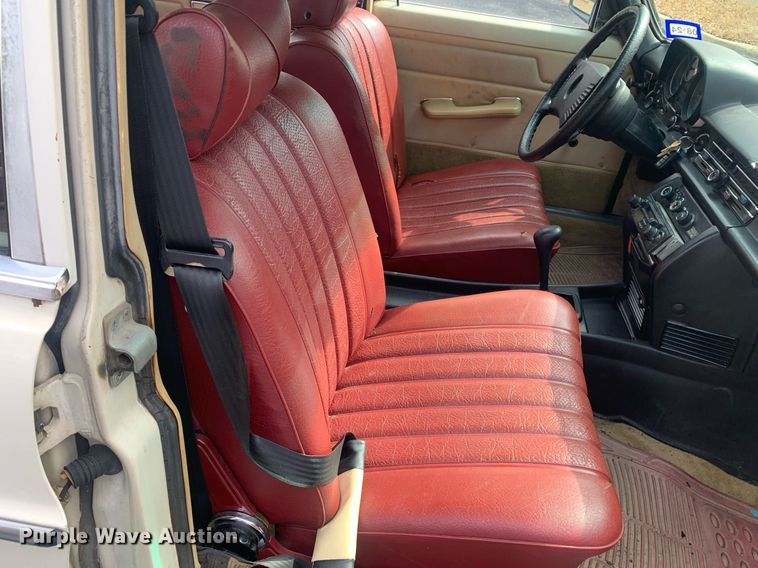 image for item DM7756 1975 Mercedes Benz 240D 