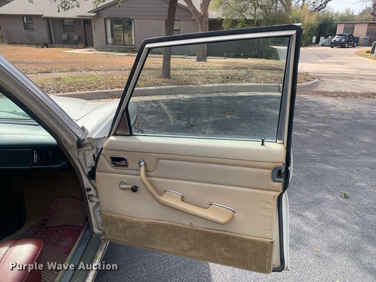 image for item DM7756 1975 Mercedes Benz 240D 