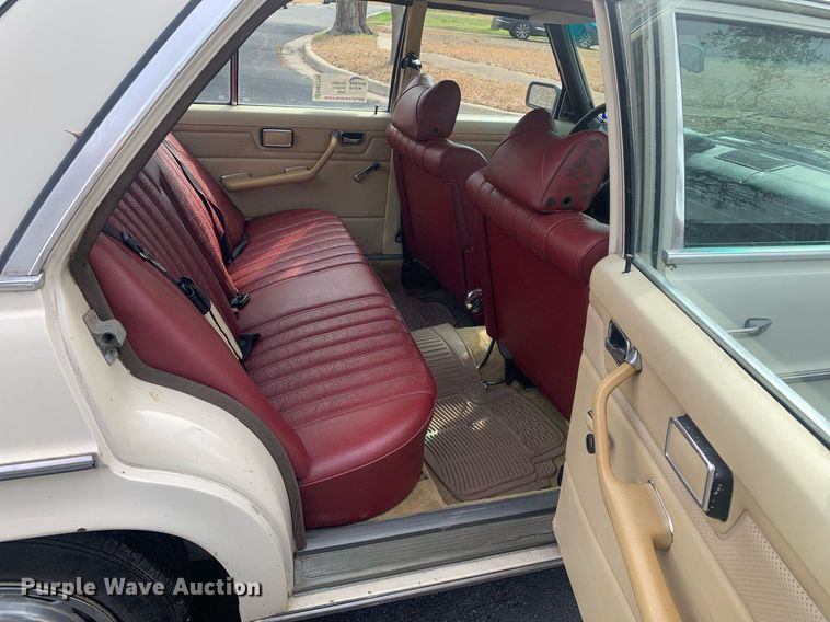 image for item DM7756 1975 Mercedes Benz 240D 