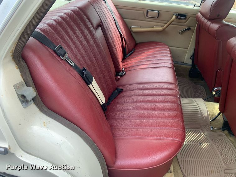 image for item DM7756 1975 Mercedes Benz 240D 