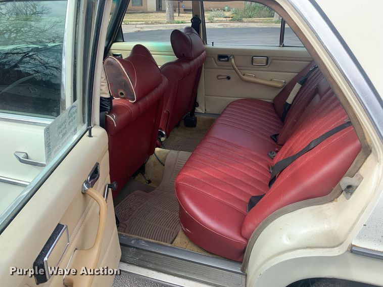 image for item DM7756 1975 Mercedes Benz 240D 