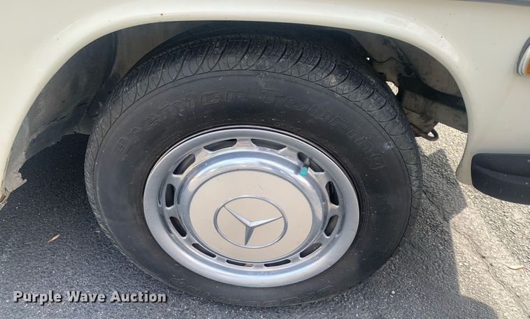 image for item DM7756 1975 Mercedes Benz 240D 