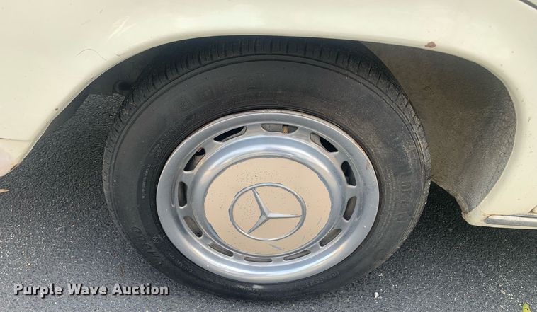 image for item DM7756 1975 Mercedes Benz 240D 