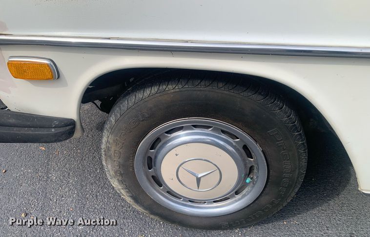 image for item DM7756 1975 Mercedes Benz 240D 