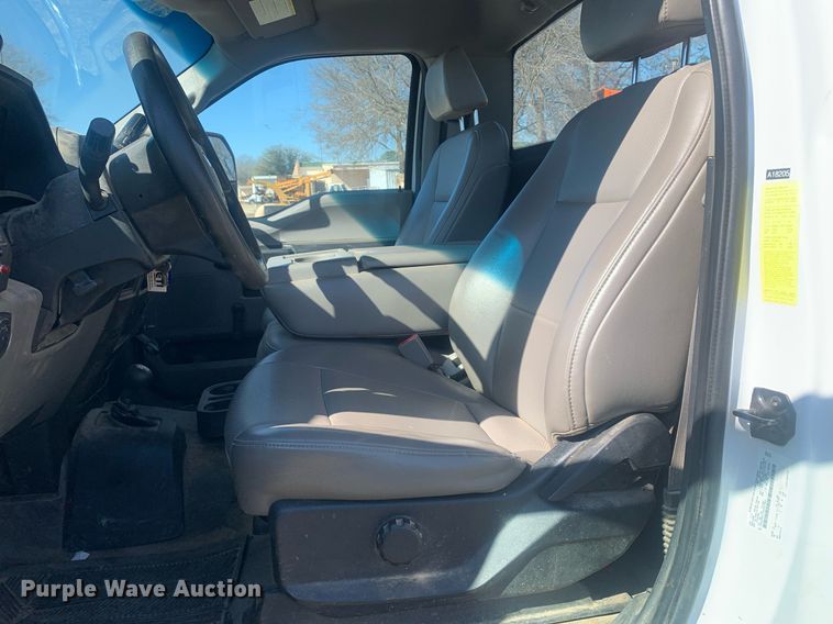 image for item DM7760 2019 Ford F550 truck cab and chassis