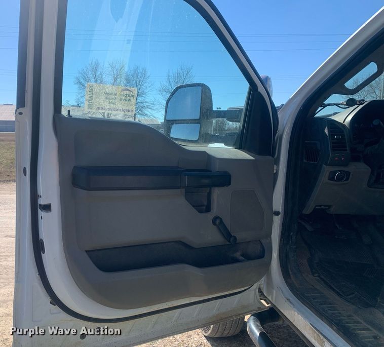 image for item DM7760 2019 Ford F550 truck cab and chassis