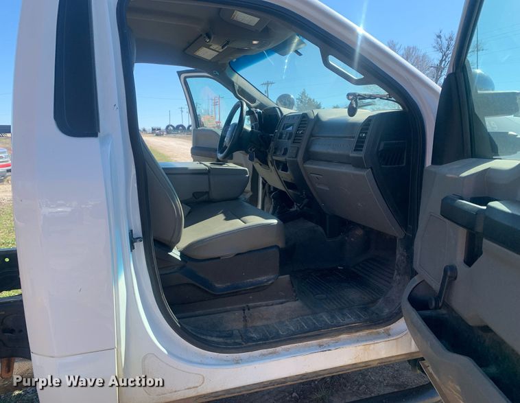 image for item DM7760 2019 Ford F550 truck cab and chassis