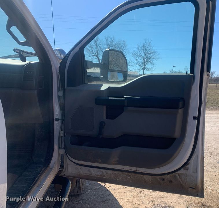 image for item DM7760 2019 Ford F550 truck cab and chassis