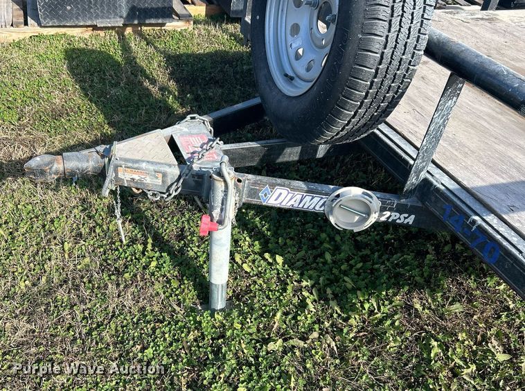 image for item DN0555 2016 Diamond C utility trailer