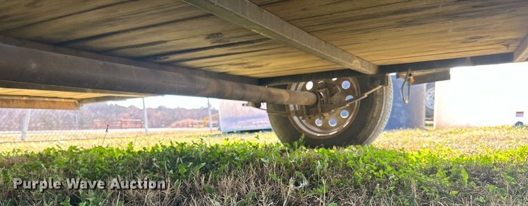 image for item DN0555 2016 Diamond C utility trailer