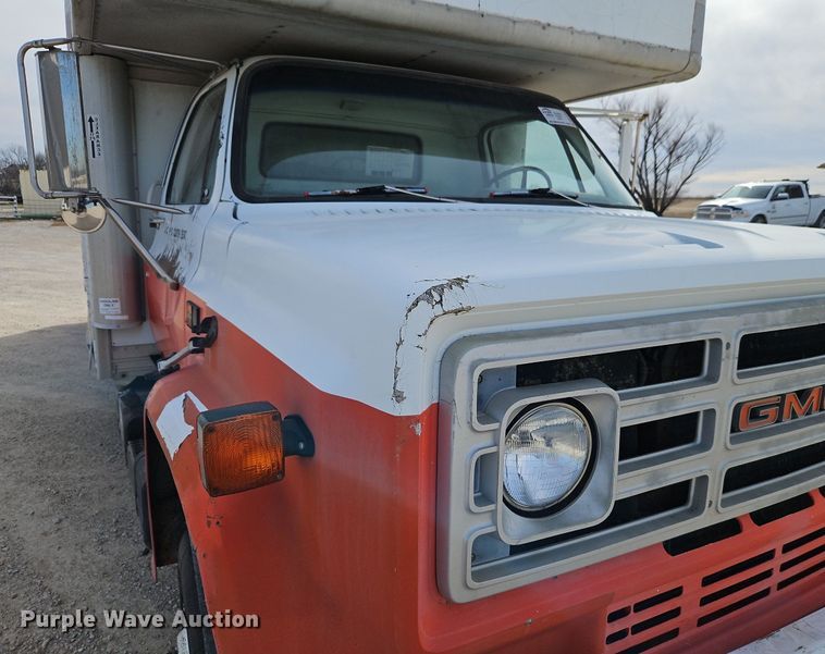 image for item DN7238 1988 GMC 6000 box truck