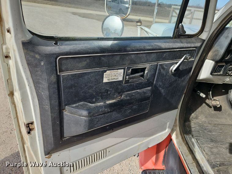 image for item DN7238 1988 GMC 6000 box truck