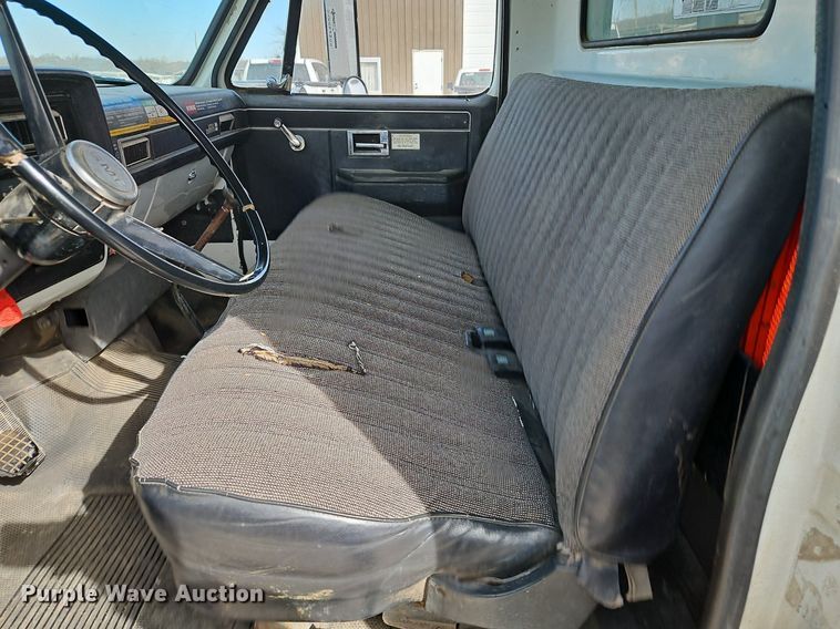 image for item DN7238 1988 GMC 6000 box truck