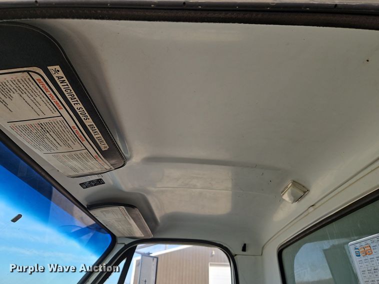 image for item DN7238 1988 GMC 6000 box truck