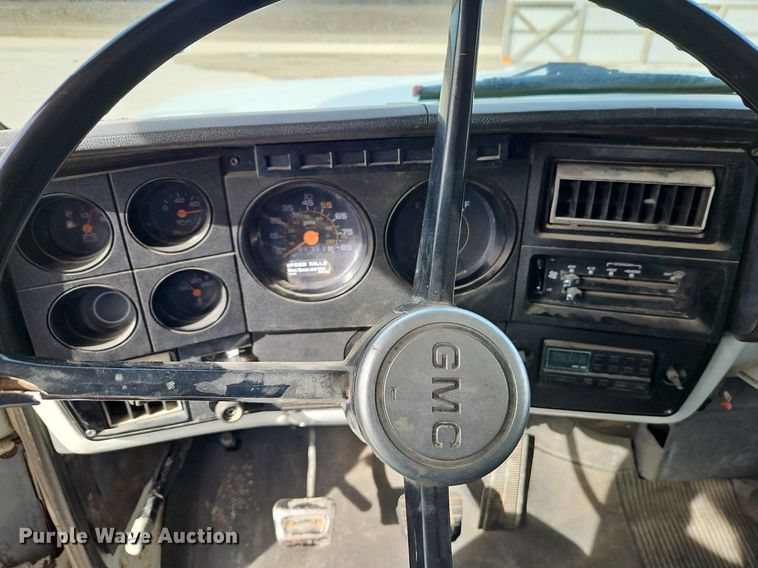 image for item DN7238 1988 GMC 6000 box truck