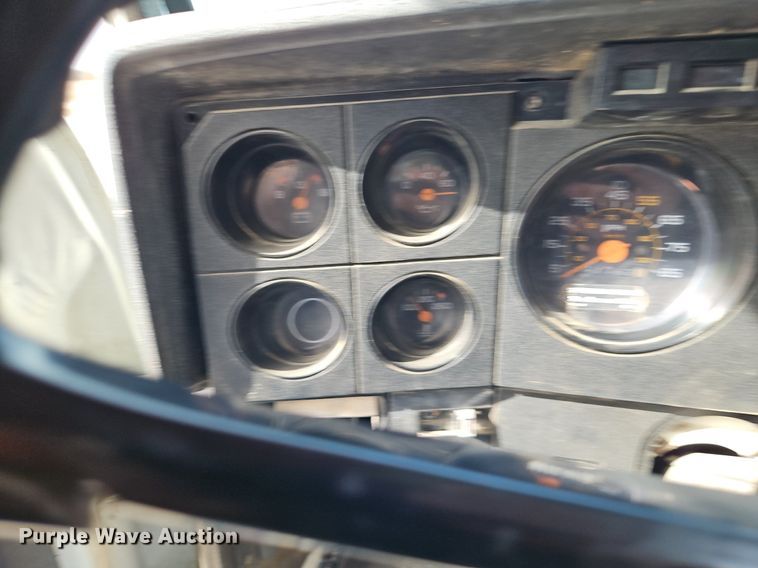 image for item DN7238 1988 GMC 6000 box truck