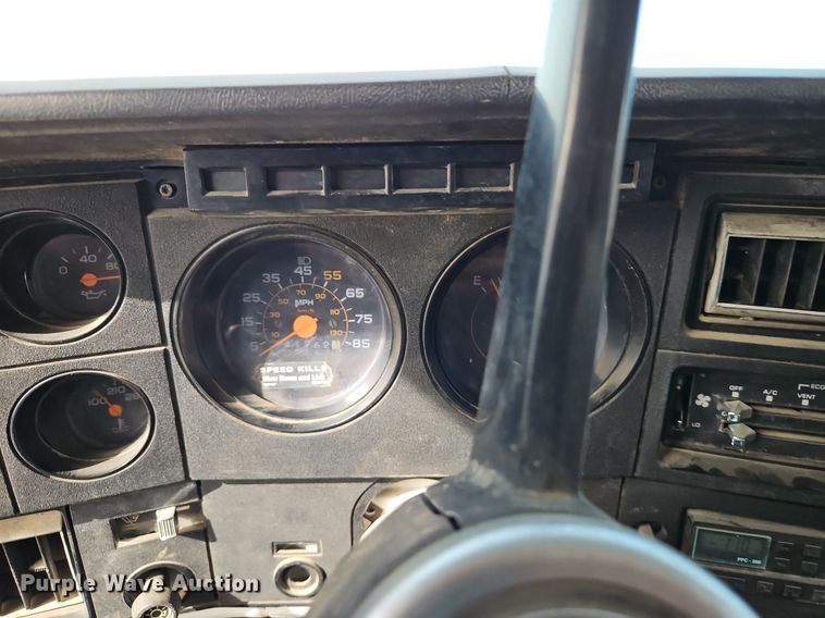 image for item DN7238 1988 GMC 6000 box truck