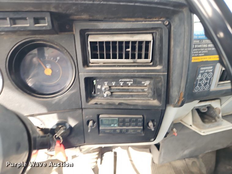 image for item DN7238 1988 GMC 6000 box truck