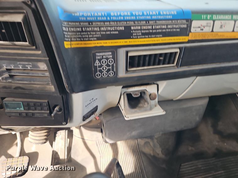 image for item DN7238 1988 GMC 6000 box truck