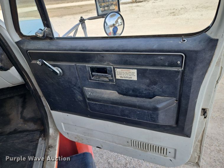 image for item DN7238 1988 GMC 6000 box truck