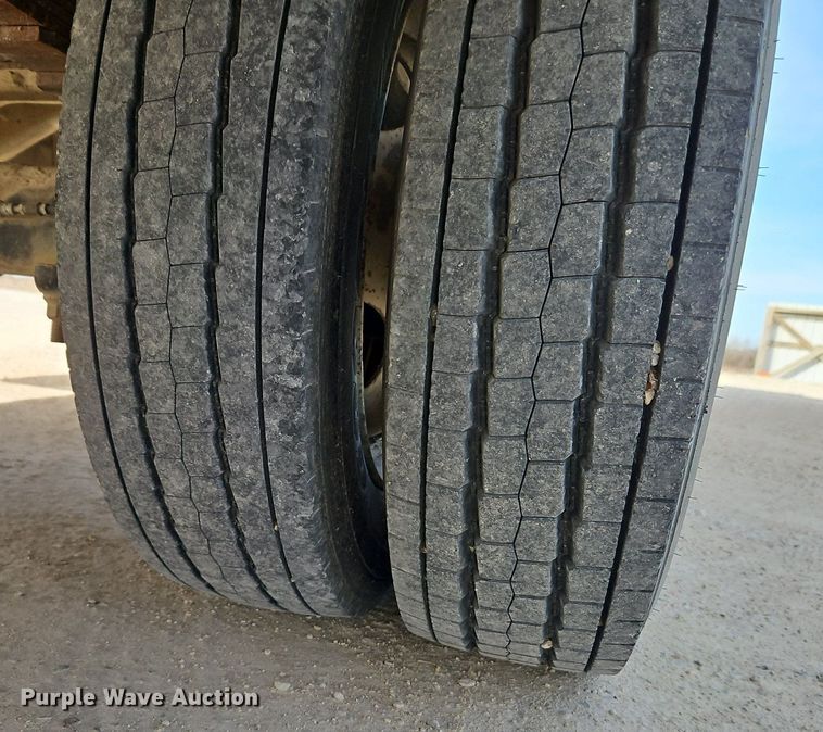 image for item DN7238 1988 GMC 6000 box truck