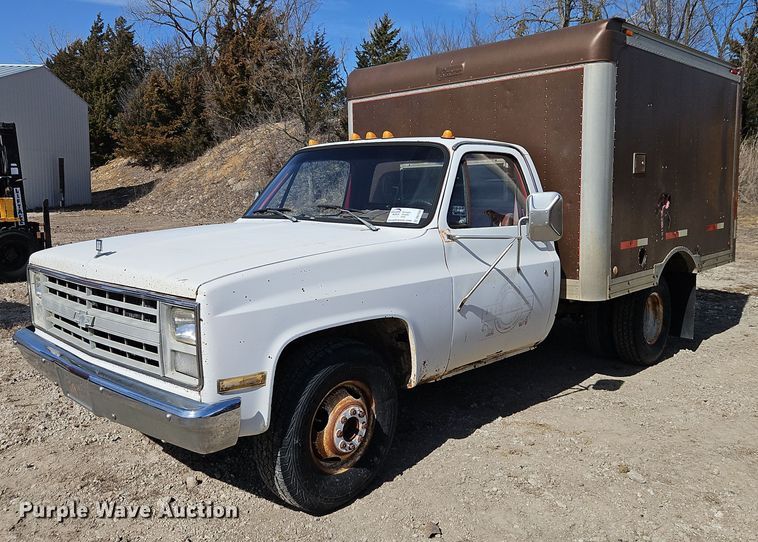 image for item DN7243 1986 Chevrolet  Custom Deluxe 30 box truck