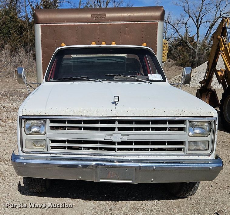image for item DN7243 1986 Chevrolet  Custom Deluxe 30 box truck