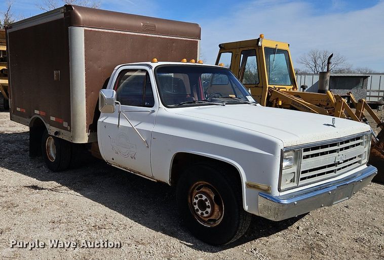 image for item DN7243 1986 Chevrolet  Custom Deluxe 30 box truck