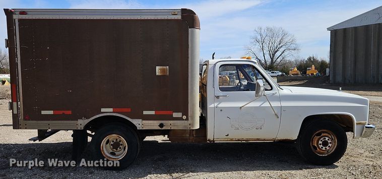 image for item DN7243 1986 Chevrolet  Custom Deluxe 30 box truck