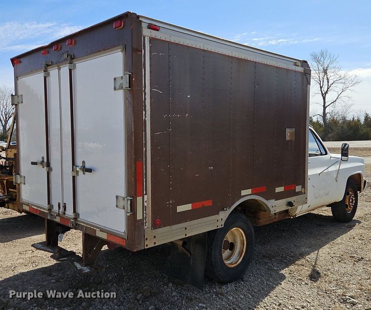 image for item DN7243 1986 Chevrolet  Custom Deluxe 30 box truck