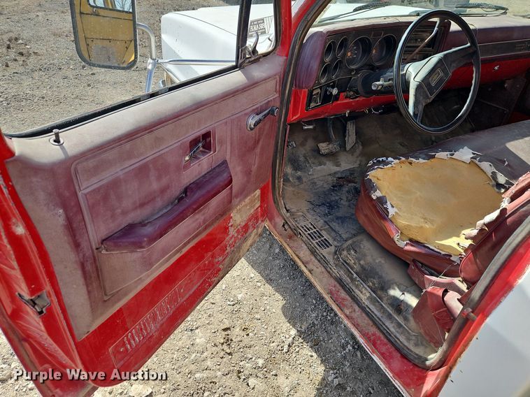 image for item DN7243 1986 Chevrolet  Custom Deluxe 30 box truck