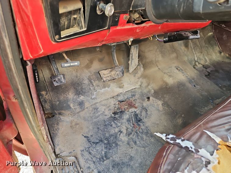 image for item DN7243 1986 Chevrolet  Custom Deluxe 30 box truck