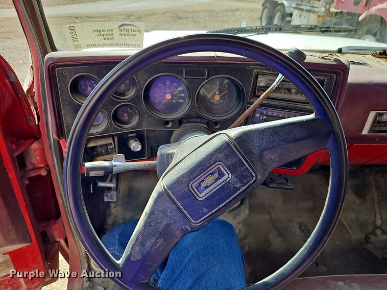 image for item DN7243 1986 Chevrolet  Custom Deluxe 30 box truck