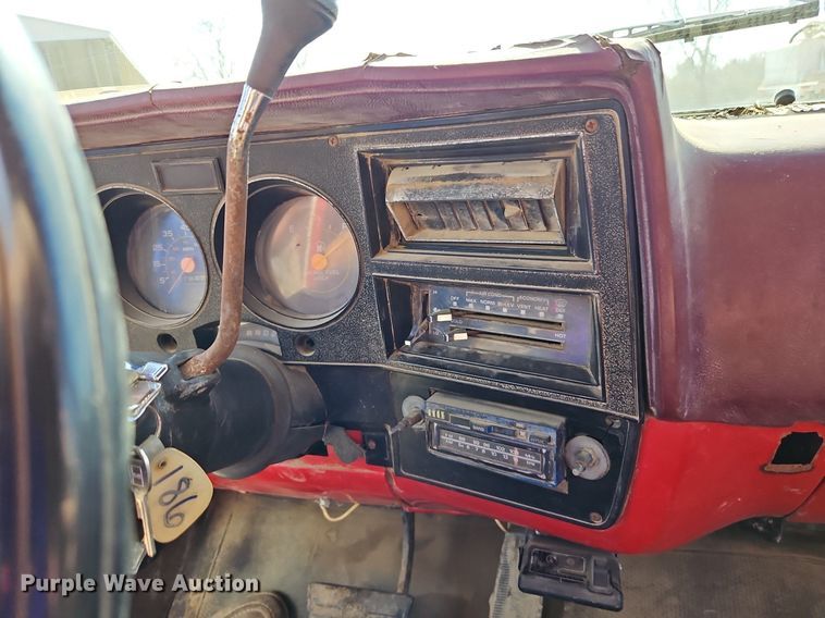 image for item DN7243 1986 Chevrolet  Custom Deluxe 30 box truck