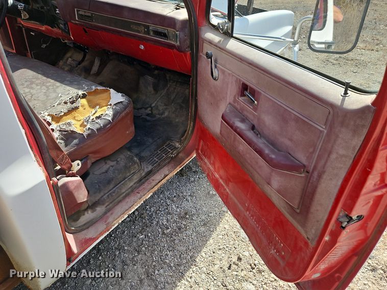 image for item DN7243 1986 Chevrolet  Custom Deluxe 30 box truck