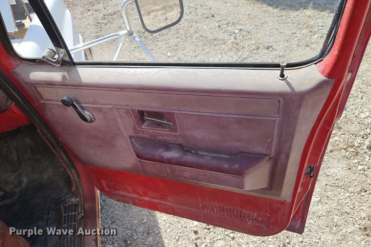 image for item DN7243 1986 Chevrolet  Custom Deluxe 30 box truck