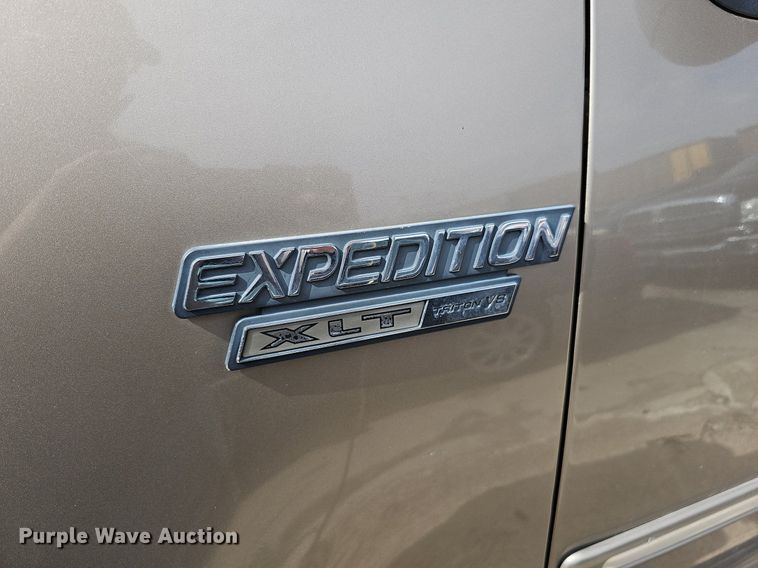 image for item DP0806 2002 Ford  Expedition XLT SUV