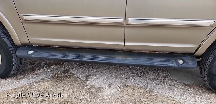 image for item DP0806 2002 Ford  Expedition XLT SUV